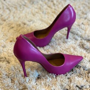 BCBG Max Azria MO 75/38. Size 7.5. Reasonable offers considered.